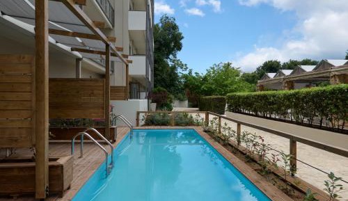 Double or Twin Room with Sharing Pool