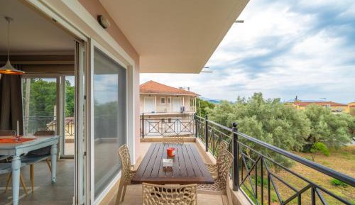 Three-Bedroom Premium Apartment with Balcony
