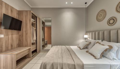 Interconnecting-Two Bedroom Suite with Mountain View