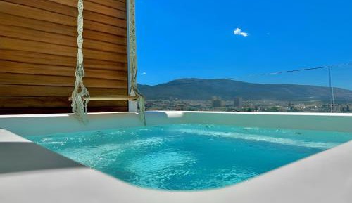Penthouse Suite with private Infinity Jacuzzi