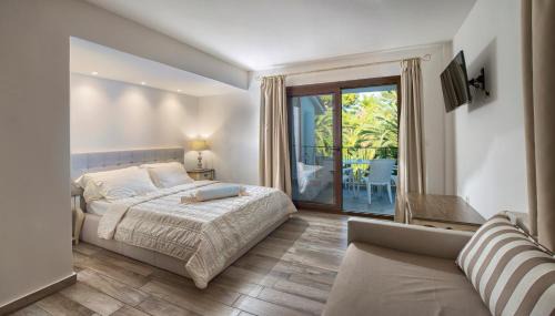 Superior Family Suite with Pool View