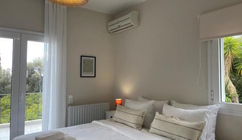 Deluxe One-Bedroom Apartment with Garden View