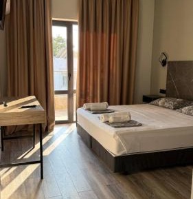 Superior One-Bedroom Apartment with Balcony