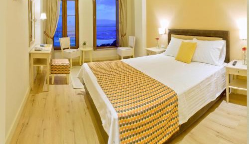 Suite with Lake View