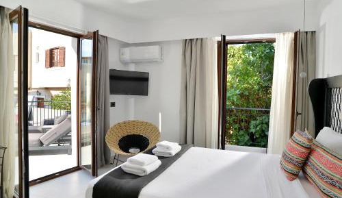 Superior Suite with Pool View