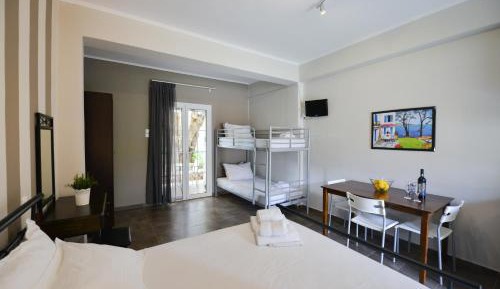 Studio (4 Adults)