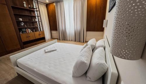Three-Bedroom Deluxe Apartment
