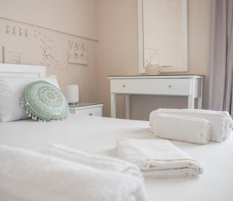 Deluxe One-Bedroom Apartment with Garden View