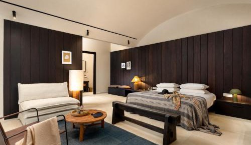 Penthouse Suite with Outdoor Jacuzzi