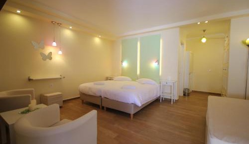 Studio (3 Adults)