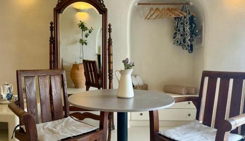  Junior Cave House with Shared Plunge Pool