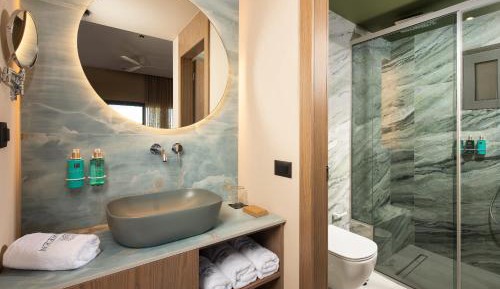Deluxe Triple Room with Pool View