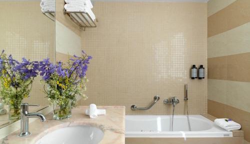 Medieval Grand Suite