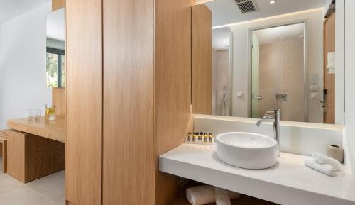 Deluxe Double Room with Shared Pool & Garden View
