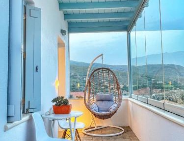 Poolside Suite with Sea View