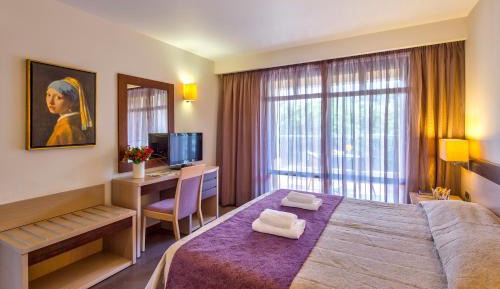 Studio with Garden or Pool View