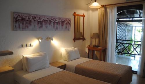 Double or Twin Room with Private Garden and Sea View
