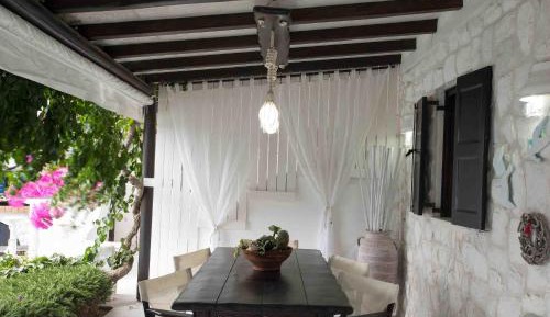 Three-Bedroom House with outdoor Spa Bath