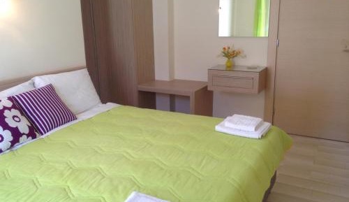 Studio (2 Adults)