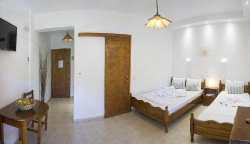 Studio (3 Adults)