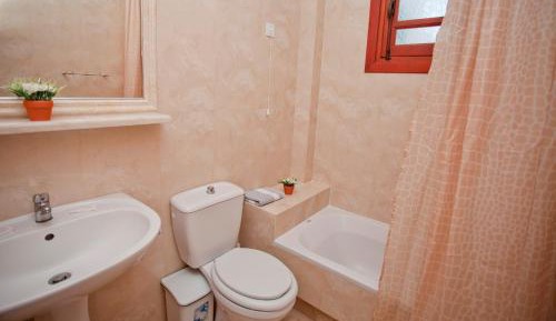 One-Bedroom Apartment with Sea View (2 Adults)