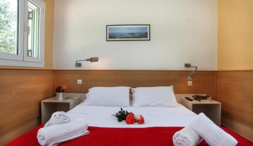 One-Bedroom Apartment (3 Adults) with Sea View