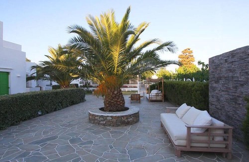 Artemonas Hotel | Smaragdi Hotel