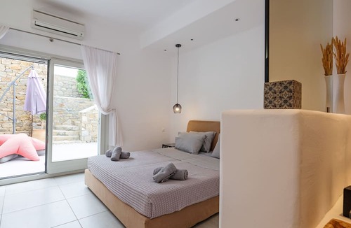 Tourlos Villa | Lux Villa, 5 Master BR, Private Pool, Sunset View!