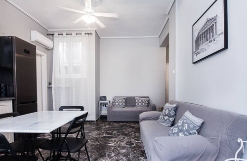Galatsi Apartment | Modern apt with Increbilbe Athens Views