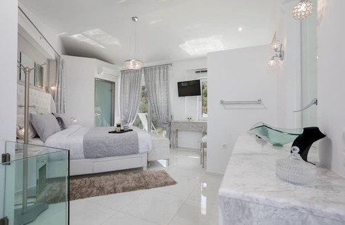 Varvara Villa | Dion Villa - Pool & Jacuzzi - Sleeps 4 - Zakynthos