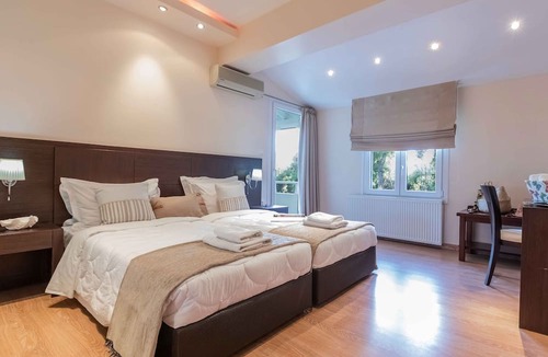 Sane Villa | A Private Haven: Hera with Secluded Pool and Garden