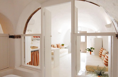 Finikia House | White Grape Suites