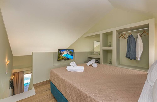 Amoudi Apartment | Kozanos Suites with Private Pool
