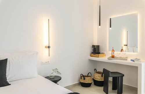 Mykonos Town House | Sunset Windmills Suites