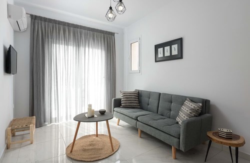 Petaloudes House | L&C Apartments