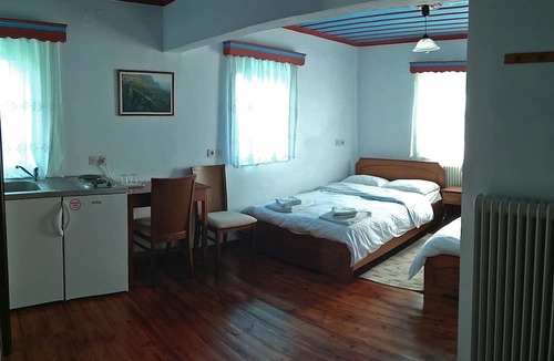 Mikro Papigko House | Guesthouse IRO