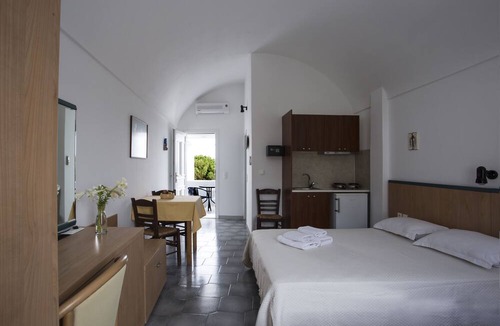 Perissa House | Sunrise Studios in Perissa