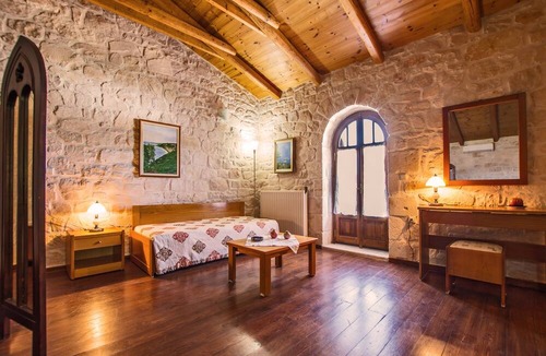 Koiliomenos Apartment | The Vivian - Luxury Stone Villa