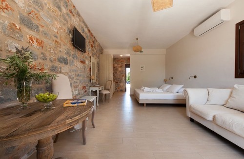 Karvelas Hotel | Kamares Villas