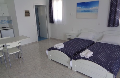 Lefkos House | Blue and White Studios & Apartments