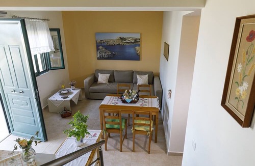 Lahania House | Live by the sea at House Almyra