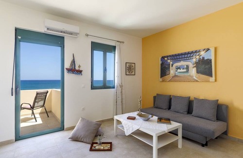 Lahania House | Live by the sea at House Almyra