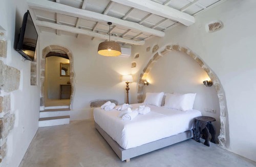 Amnatos House | Aerida Guesthouse Of Stone - Haroula Cozy Suite