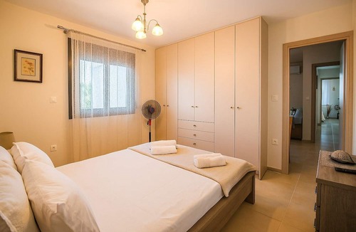 Xylokastro-Evrostina House | Onar Zin Seabliss - Mike Poolside Getaway