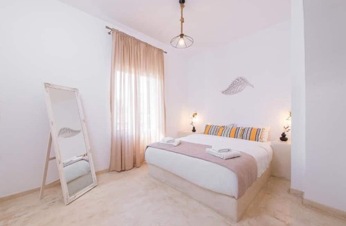 Agia Paraskevi House | Golden Sunrise Suites - Santorini Superior Suite