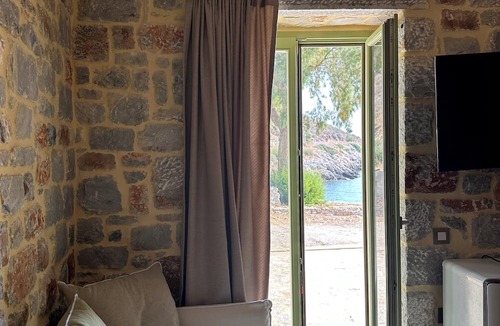 East Mani Resort | Arapis Rooms & Suites