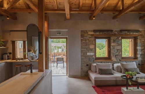 Mouresi House | Adama Guesthouse