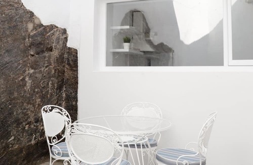 Ioulida House | Elegant White, in the heart of Ioulida on the island of Kea