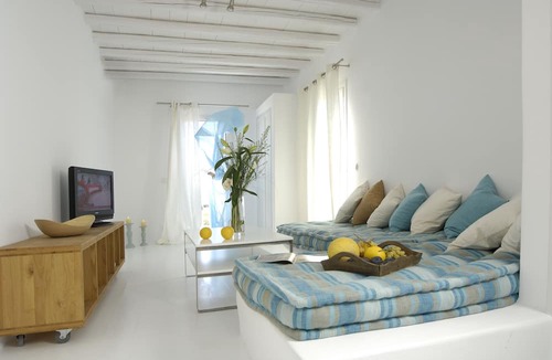 Apollonia House | Kapetan Tasos Suites