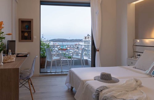Agios Nikolaos Town House | Emerald Lake Studios